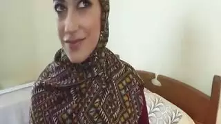 ظهور إباحي مجاني: عربية جميلة تأخذ السائل المنوي على وجهها