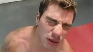 إباحية برازيلية شواذ بين الشباب مع مشهد قذف نهائي