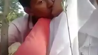 شاب مغربي يمصمص شفايف حبيبته | سكس مغربي