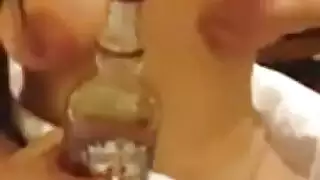 تزييت ذلك الثدي العراقي لمشهد إباحي