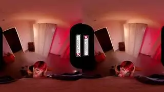 تجربة واقع افتراضي صريحة: فتاة لطيفة تبتلع قضيبًا سميكًا في عالم افتراضي