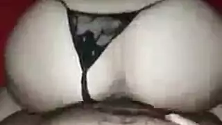 مثلية محرمة: شابان يضاجعان ابنة عمهما العربية المطلقة