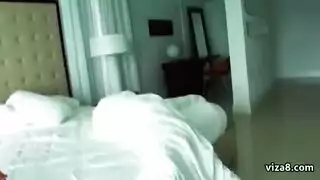 خبيرة المص تحصل على طيزها الضيق منيك بقوة