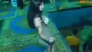 فتيات جامحات: رقص شهواني وكلام جنسي فاحش