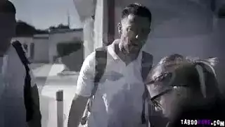 أفضل فيديو 2018: تلميذة مراهقة تأخذ زب زملائها في الفصل