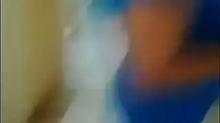 بيت دعارة مصري إكس إكس إكس: لقطات سرية لعاهرات عربيات يتم تعريضهن