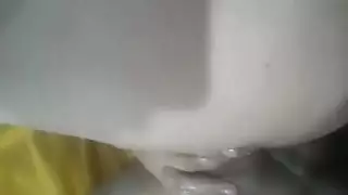 بنت شقراء تنام معه شاب نائمفي شارع