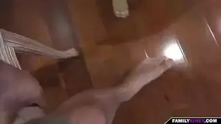 انظروا كيف الشباب والشباب لديها كس