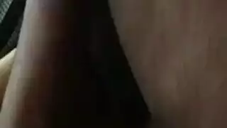 عاهرة ليبية تعد كسها لجلسة نيك قوية