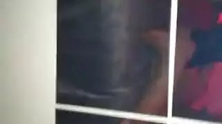 عاهرة مصرية لا تشبع تتغذى على زب عربي ضخم