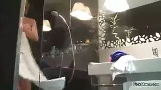 مرهقات ومثارات جنسياً مستعدات لعملية جماعية