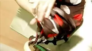 شريط سكس عربي منزلي: شرموطة تعبث بكسها حتى تصرخ