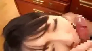 تتفاجى بزب ابنها