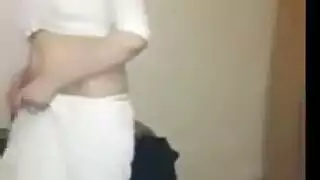 فتاة مغربية تسكر وتقدم عرض تعري وتحرش صريح