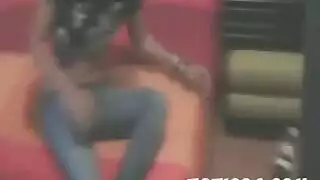 فتاة محجبة متحمسة تأخذ زب كبير في مشهد جنس عنيف