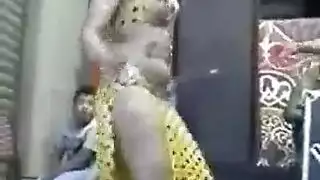 راقصة مصرية مغرية تكشف كل شيء – جاهزة للتصوير الإباحي