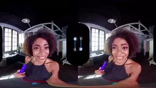 أفلام إباحية خشنة: فتاة سمراء تأخذ قضيب أبيض بعمق