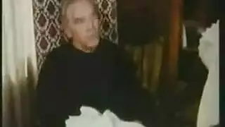 قضيب عملق يتجول باحثًا عن فرج مبلل لصدمه