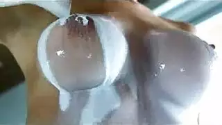 الكلبة مع الثدي الجولة مثالية اتخذت ديك رجل مع العضلات