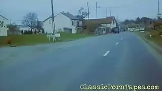 متلصص يصور علاقة جماعية مع شقراوات