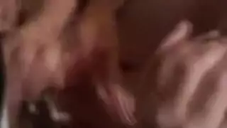 ميلف مصرية تبكي عاوزة تروح مش قادرة عشان الي مطلعها عاوزهة تنام مع صديقة