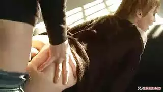 وضعية الكلب الخام: نيك مؤخرة ضيقة لفتاة مغرية