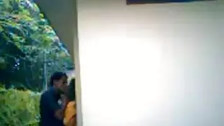 أجواء جنس جماعي خارجي: أوضاع جنسية في مبنى مدمر