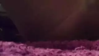 الطالب البرازيلي يتم ت finger بقوة بواسطة قضيب أبيض كبير