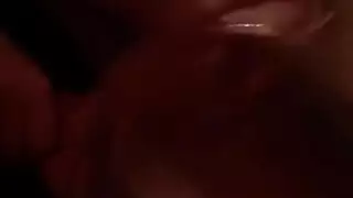 وقت الاستحمام الإباحي: زوجة شقراء تستمني حتى النشوة