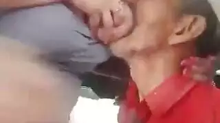 حلم الجد الرطب: يرشف أثداء شابة كبيرة