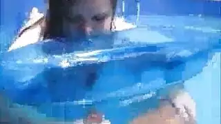 مؤخرة مستديرة صغيرة وجنس شرجي عنيف