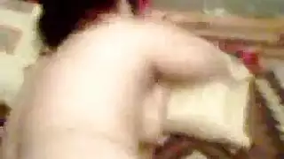 فيديو إباحي: رجل مثير ينيك عاهرة مستعدة بكل وضعية