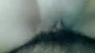 مهبل متسع يلتهم قضيبًا صلبًا وكيس صفن ممتلئ