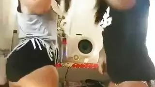 مشهد اختراق مزدوج مع نساء عربيات ممتلئات في جنس جامح