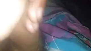 فتيش النظارات المثير: عاهرة تحصل على دش بول فوضوي في فيلم إباحي قاسي