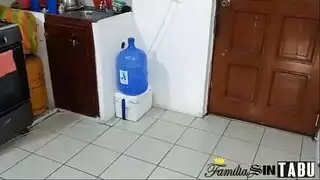 تضحية لزوجها