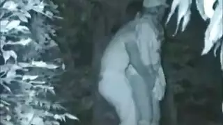 يعتدي على ابنته في الليل