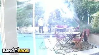 جنس جماعي قذر: عمال الإصلاح يضربون ثلاث مهبلات ضيقة على التوالي