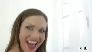 تشتهيه بقوة في مؤخرتها