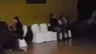 تأوهات مسموعة بينما يستعد راقص ساخن بمؤخرته لفعل جنسي صريح