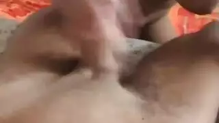 جريء وعاري: أداء رجل مثير أمام الكاميرا