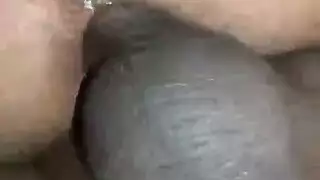 قبضة سوداء مسيطرة في حركة هاردكور صريحة