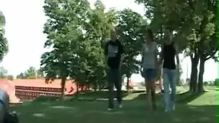 خيال ثلاثي ثنائي الجنس: رجلان وعاهرة راغبة