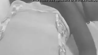 الفتاة الشقراء تتصرف بوقاحة وهي تتباهى بفرجها الساخن