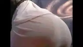 إماراتية محجبة تتفجر شهوة على كاميرا الويب: لمس وصفع للطيز