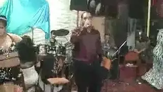 حفل زفاف جزيرة إباحي: راقصات بمؤخرات مغرية في ملابس نارية