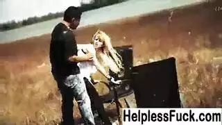 إباحي قاسي: فارس أسمر ضخم يضرب شقراء نحيفة بعنف