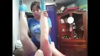 أشقاء مثليات في جلسة حميمة بحزام