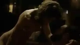 اختناق على قضيب كبير في مشهد جنس فموي قاسٍ