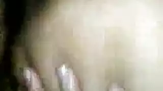 فم سامية المبلل يعبد زباً قاسياً